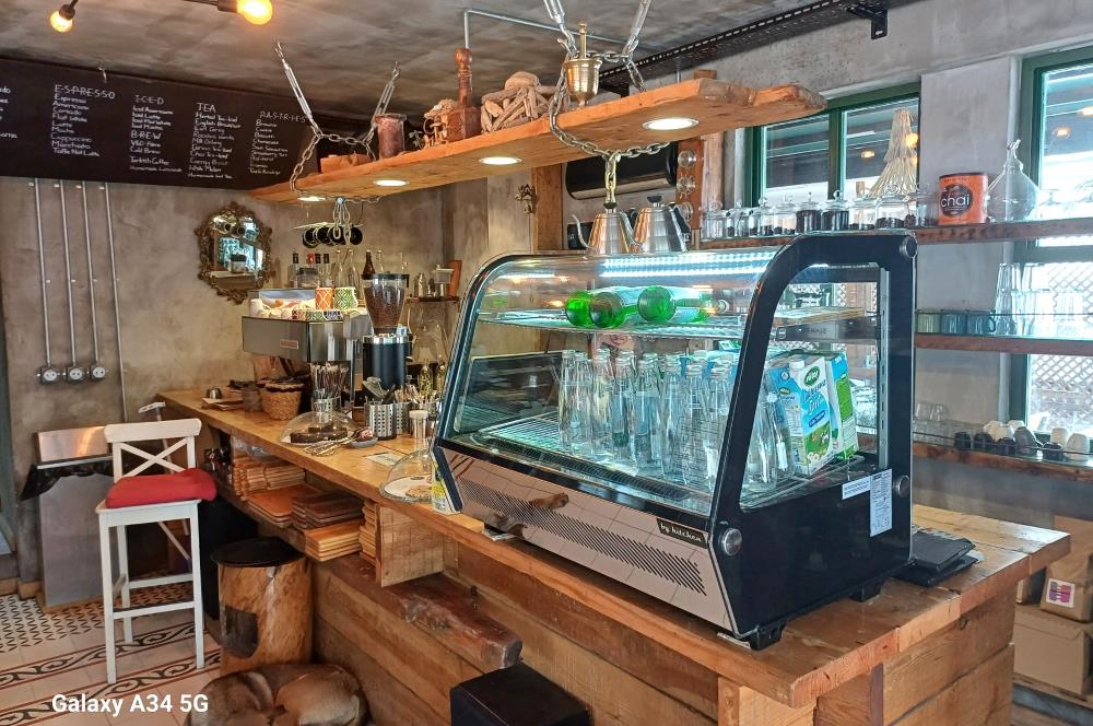 Kınalıada'nın İşlek Noktasında Hazır Müşterili Satılık Kafe