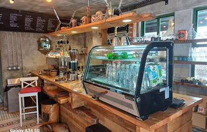 Kınalıada'nın İşlek Noktasında Hazır Müşterili Satılık Kafe