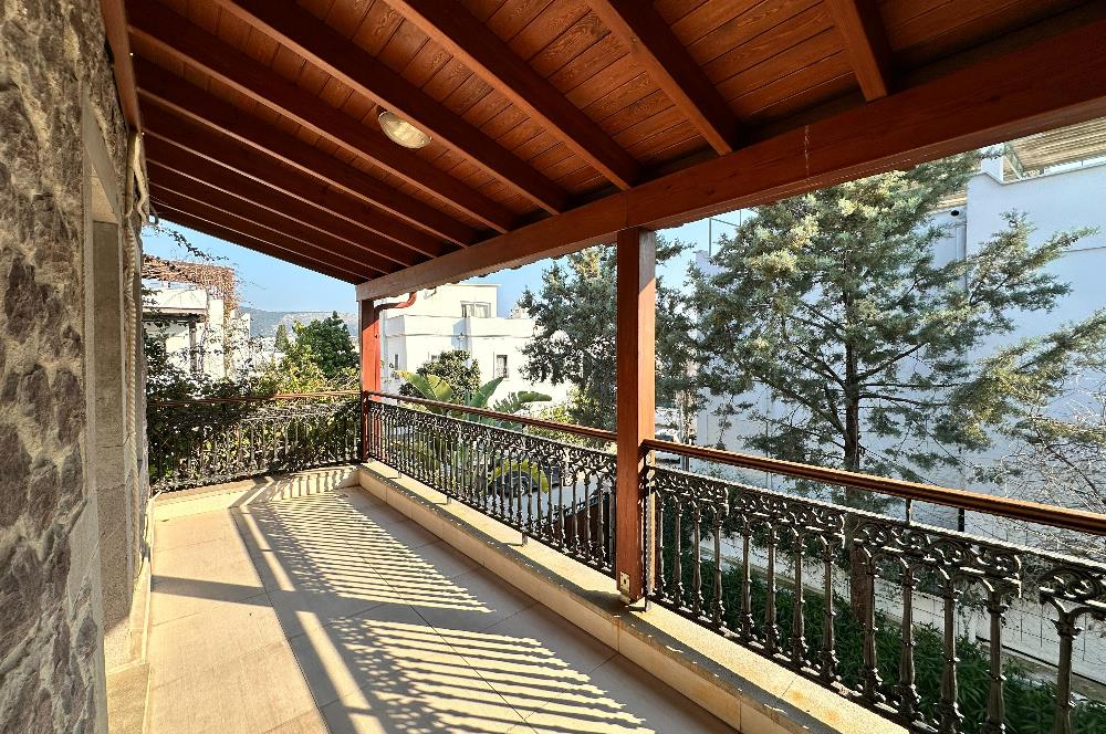 Bodrum Marinaya 3 DK Mesafede Satılık Tarihi Taş Villa
