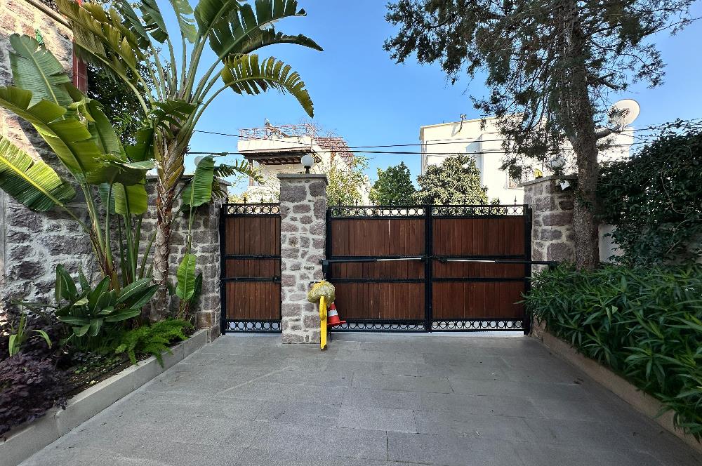 Bodrum Marinaya 3 DK Mesafede Satılık Tarihi Taş Villa