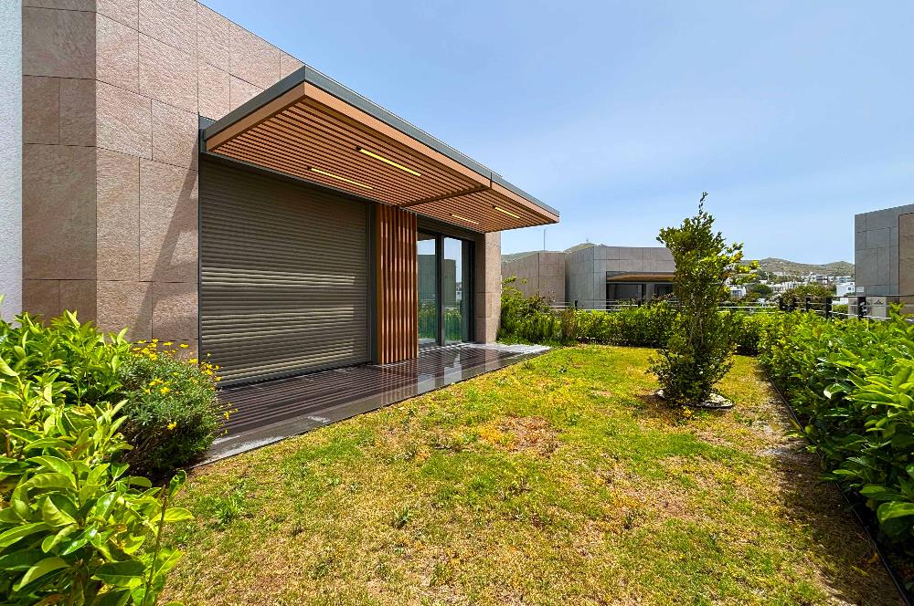Yalıkavakta Deniz Manzaralı Eşyalı 5+1 Satılık Villa