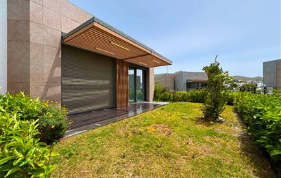 Yalıkavakta Deniz Manzaralı Eşyalı 5+1 Satılık Villa