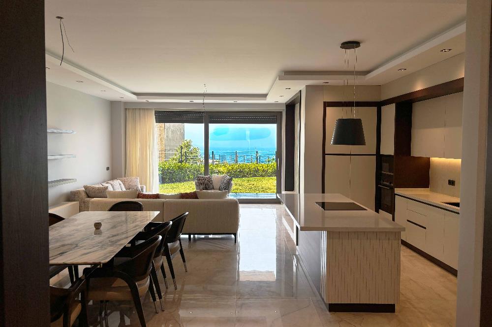 Yalıkavakta Deniz Manzaralı Eşyalı 5+1 Satılık Villa