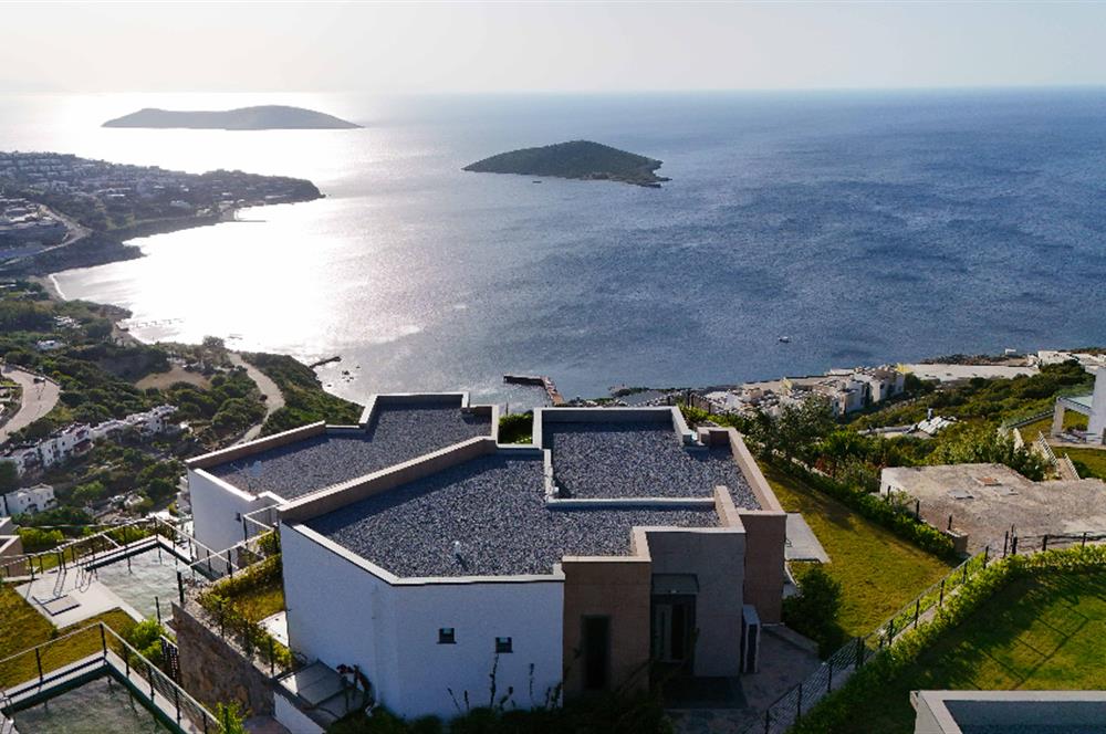 Yalıkavakta Deniz Manzaralı Eşyalı 5+1 Satılık Villa