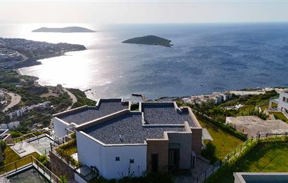 Yalıkavakta Deniz Manzaralı Eşyalı 5+1 Satılık Villa