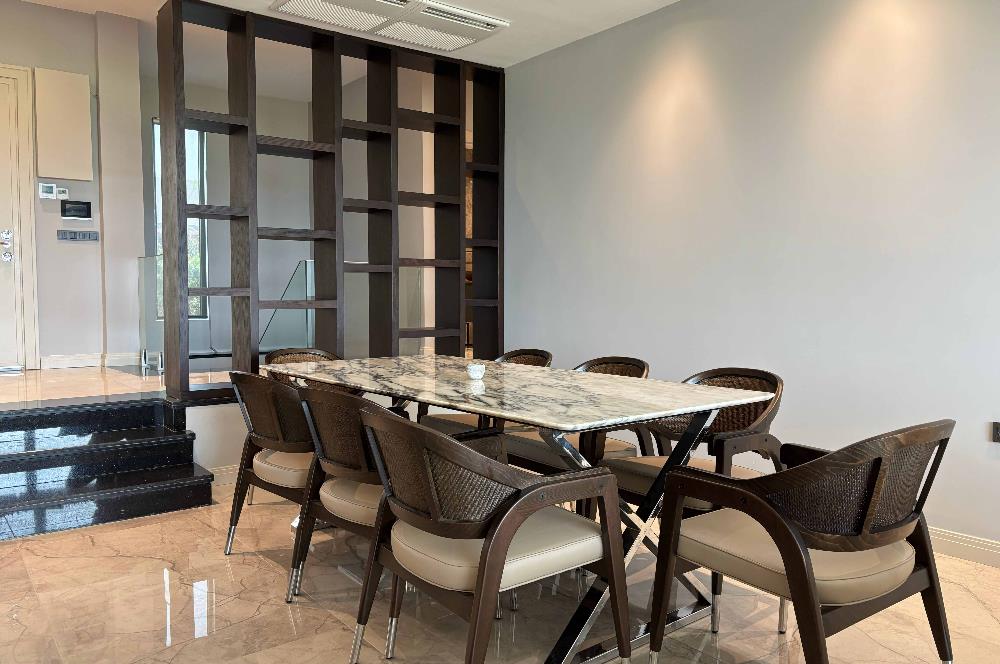 Yalıkavakta Deniz Manzaralı Eşyalı 5+1 Satılık Villa