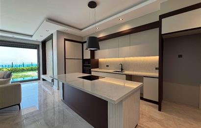 Yalıkavakta Deniz Manzaralı Eşyalı 5+1 Satılık Villa
