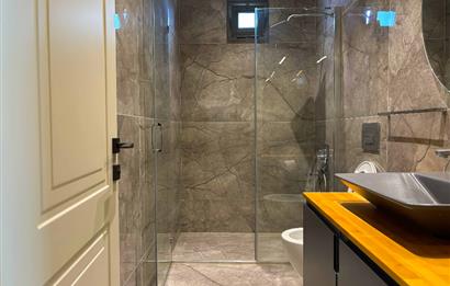 Yalıkavakta Deniz Manzaralı Eşyalı 5+1 Satılık Villa