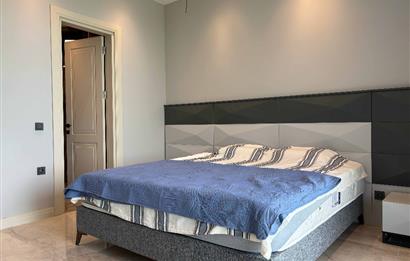 Yalıkavakta Deniz Manzaralı Eşyalı 5+1 Satılık Villa