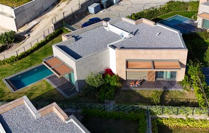 Yalıkavakta Deniz Manzaralı Eşyalı 5+1 Satılık Villa