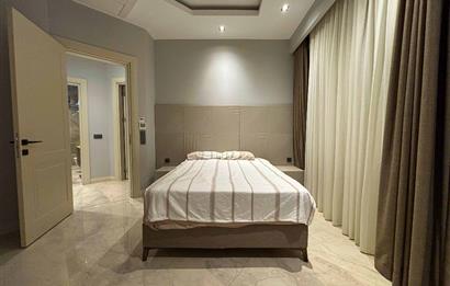 Yalıkavakta Deniz Manzaralı Eşyalı 5+1 Satılık Villa