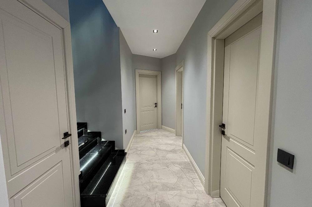 Yalıkavakta Deniz Manzaralı Eşyalı 5+1 Satılık Villa