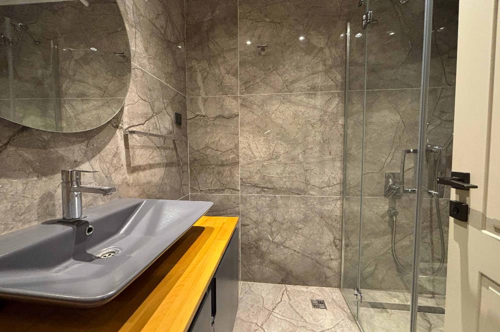 Yalıkavakta Deniz Manzaralı Eşyalı 5+1 Satılık Villa