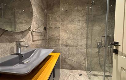 Yalıkavakta Deniz Manzaralı Eşyalı 5+1 Satılık Villa