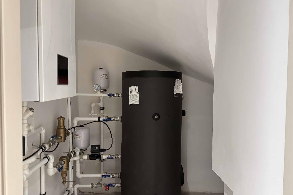 Yalıkavakta Deniz Manzaralı Eşyalı 5+1 Satılık Villa