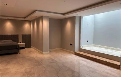 Yalıkavakta Deniz Manzaralı Eşyalı 5+1 Satılık Villa