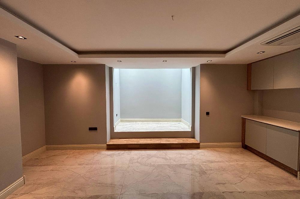 Yalıkavakta Deniz Manzaralı Eşyalı 5+1 Satılık Villa