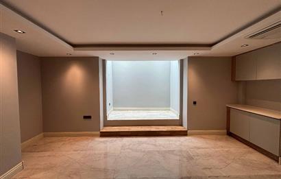 Yalıkavakta Deniz Manzaralı Eşyalı 5+1 Satılık Villa