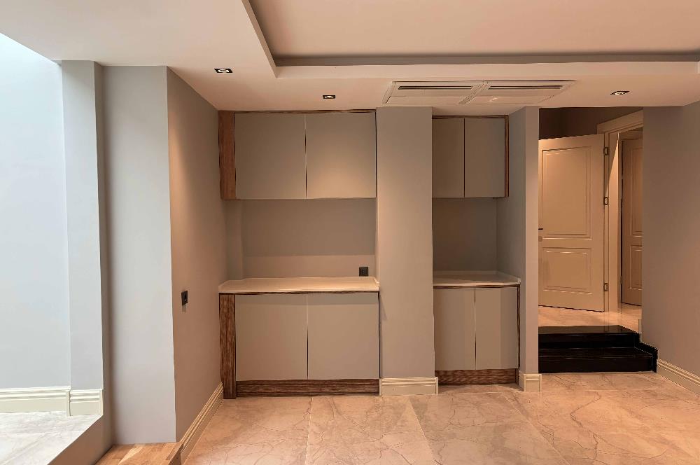Yalıkavakta Deniz Manzaralı Eşyalı 5+1 Satılık Villa