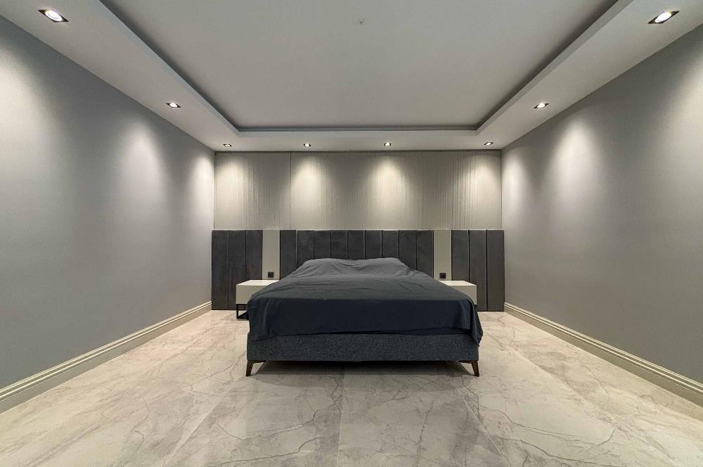 Yalıkavakta Deniz Manzaralı Eşyalı 5+1 Satılık Villa