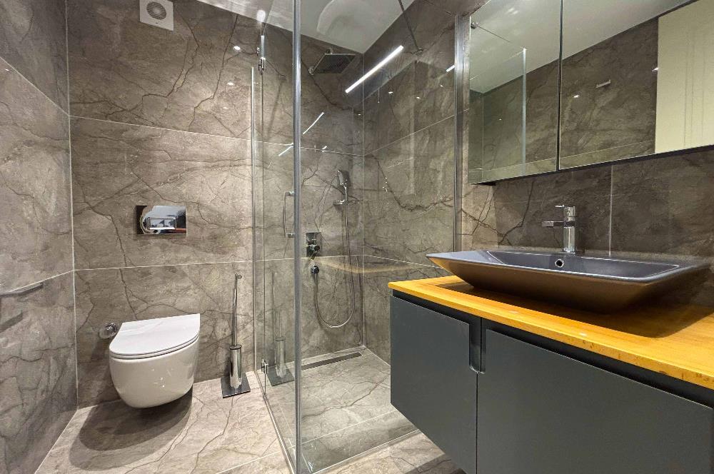 Yalıkavakta Deniz Manzaralı Eşyalı 5+1 Satılık Villa