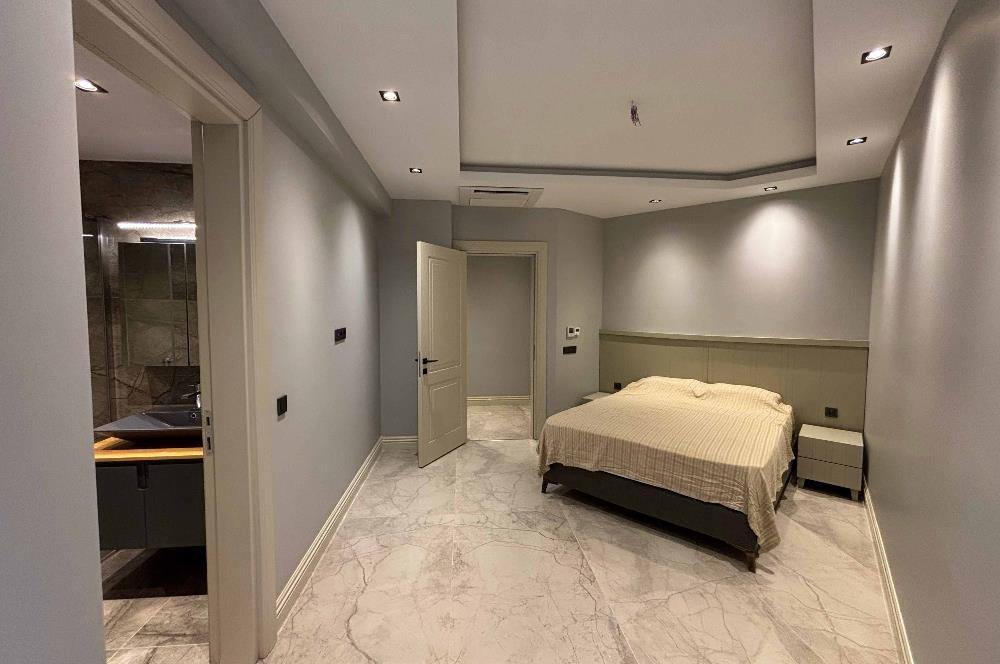 Yalıkavakta Deniz Manzaralı Eşyalı 5+1 Satılık Villa