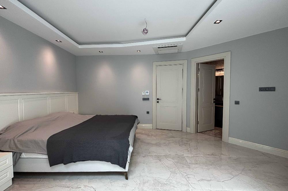 Yalıkavakta Deniz Manzaralı Eşyalı 5+1 Satılık Villa