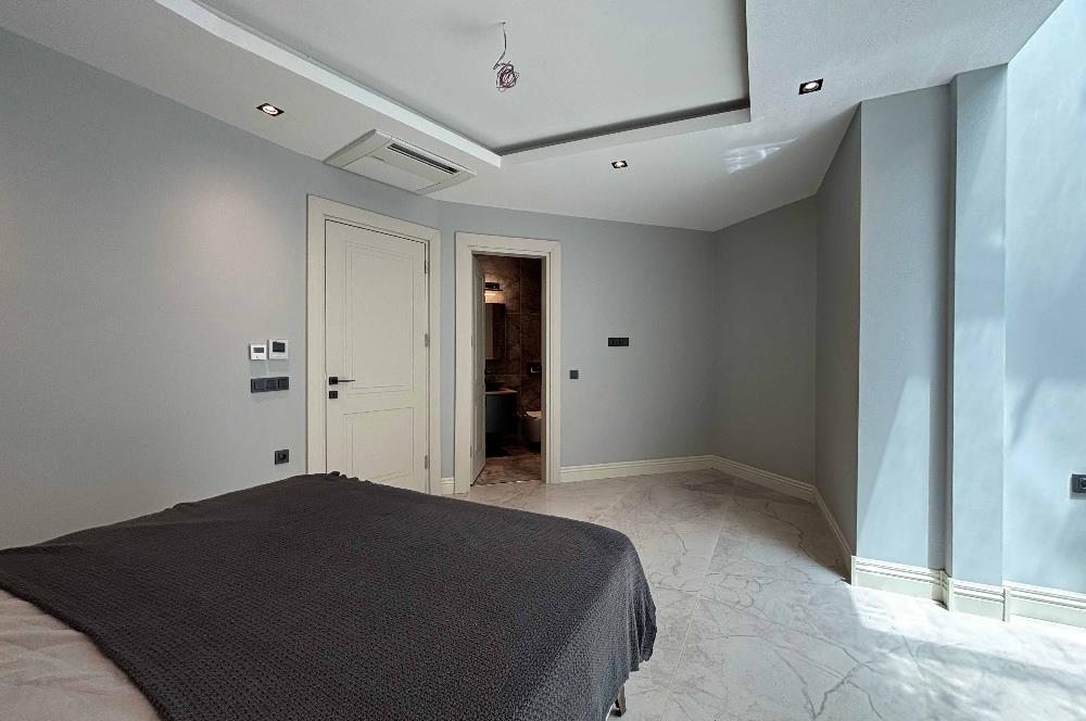 Yalıkavakta Deniz Manzaralı Eşyalı 5+1 Satılık Villa