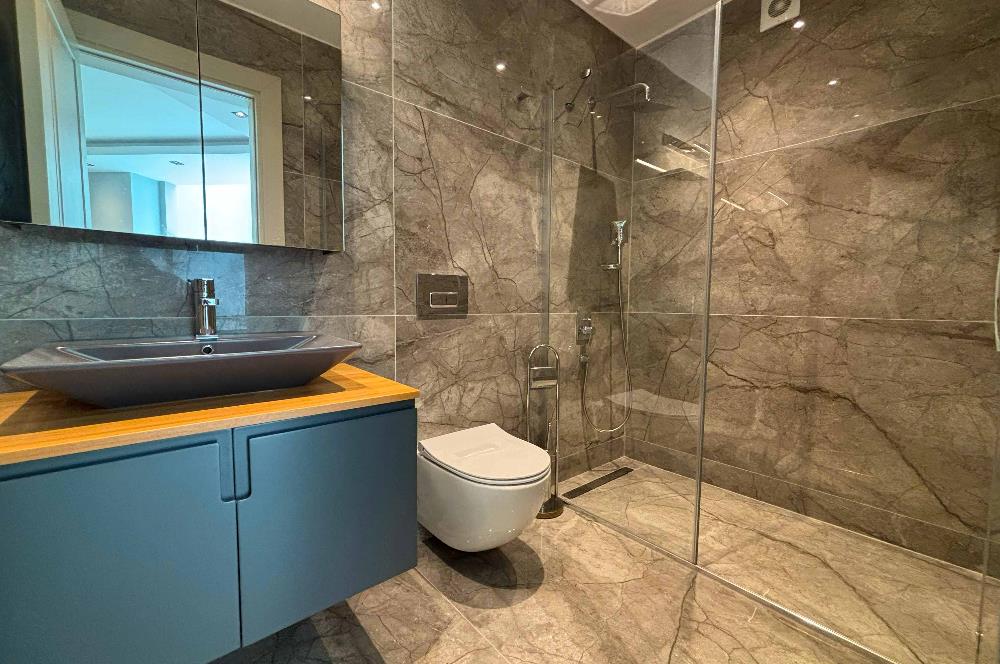 Yalıkavakta Deniz Manzaralı Eşyalı 5+1 Satılık Villa
