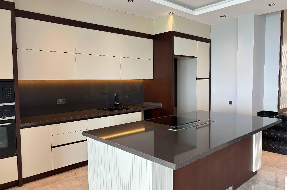 Yalıkavakta Full Deniz Manzaralı 5+1 Satılık Villa