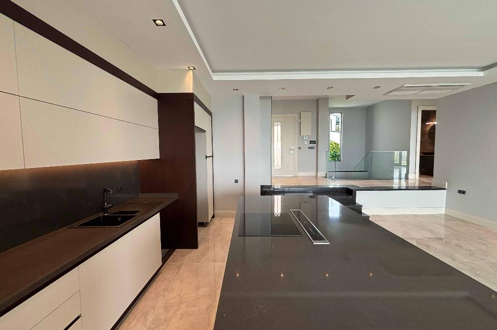 Yalıkavakta Full Deniz Manzaralı 5+1 Satılık Villa
