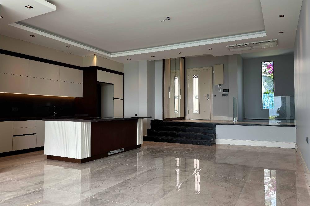 Yalıkavakta Full Deniz Manzaralı 5+1 Satılık Villa