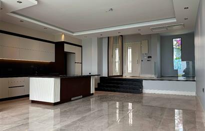 Yalıkavakta Full Deniz Manzaralı 5+1 Satılık Villa