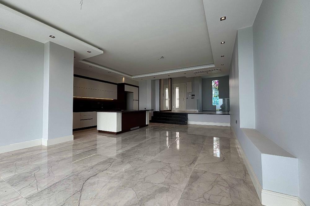Yalıkavakta Full Deniz Manzaralı 5+1 Satılık Villa