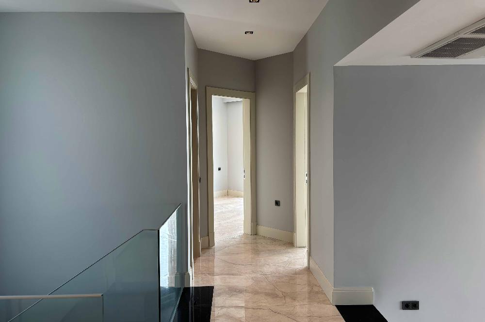 Yalıkavakta Full Deniz Manzaralı 5+1 Satılık Villa