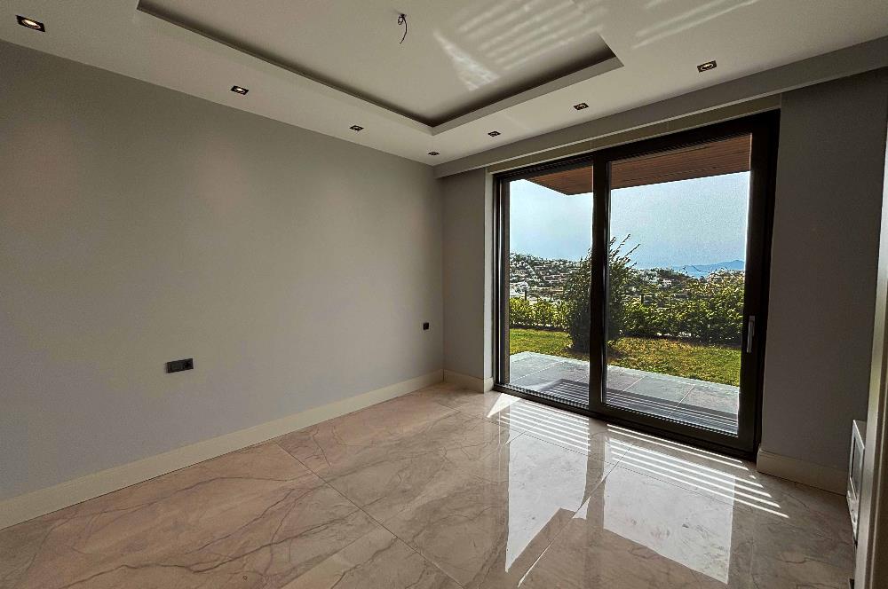 Yalıkavakta Full Deniz Manzaralı 5+1 Satılık Villa
