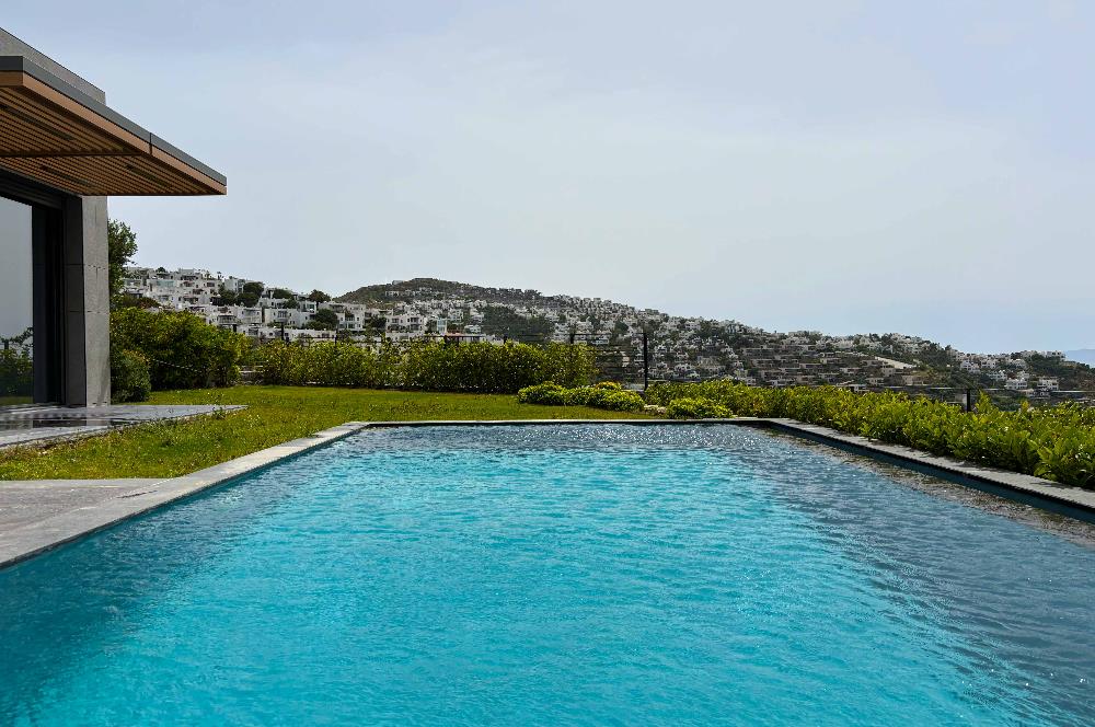 Yalıkavakta Full Deniz Manzaralı 5+1 Satılık Villa