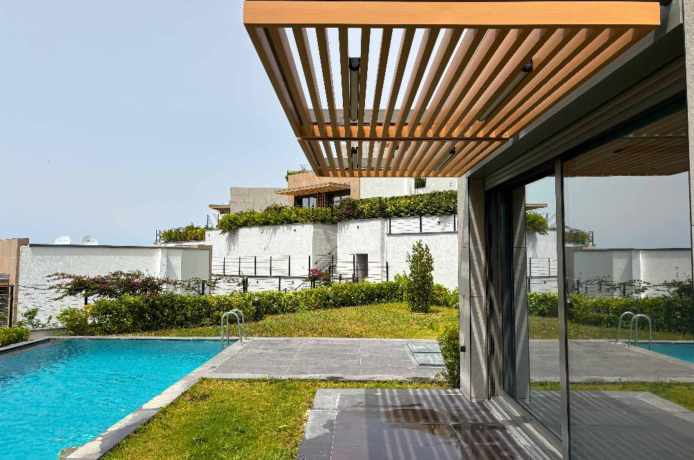 Yalıkavakta Full Deniz Manzaralı 5+1 Satılık Villa