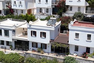 🏡 Gümüşlük Koyunbaba’da Eşsiz Manzaralı 3+1 Dubleks! Teraslı, Bahçeli, Havuzlu ve Masrafsız!