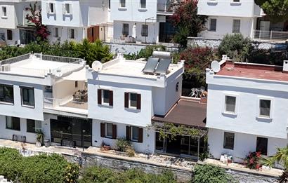 🏡 Gümüşlük Koyunbaba’da Eşsiz Manzaralı 3+1 Dubleks! Teraslı, Bahçeli, Havuzlu ve Masrafsız!