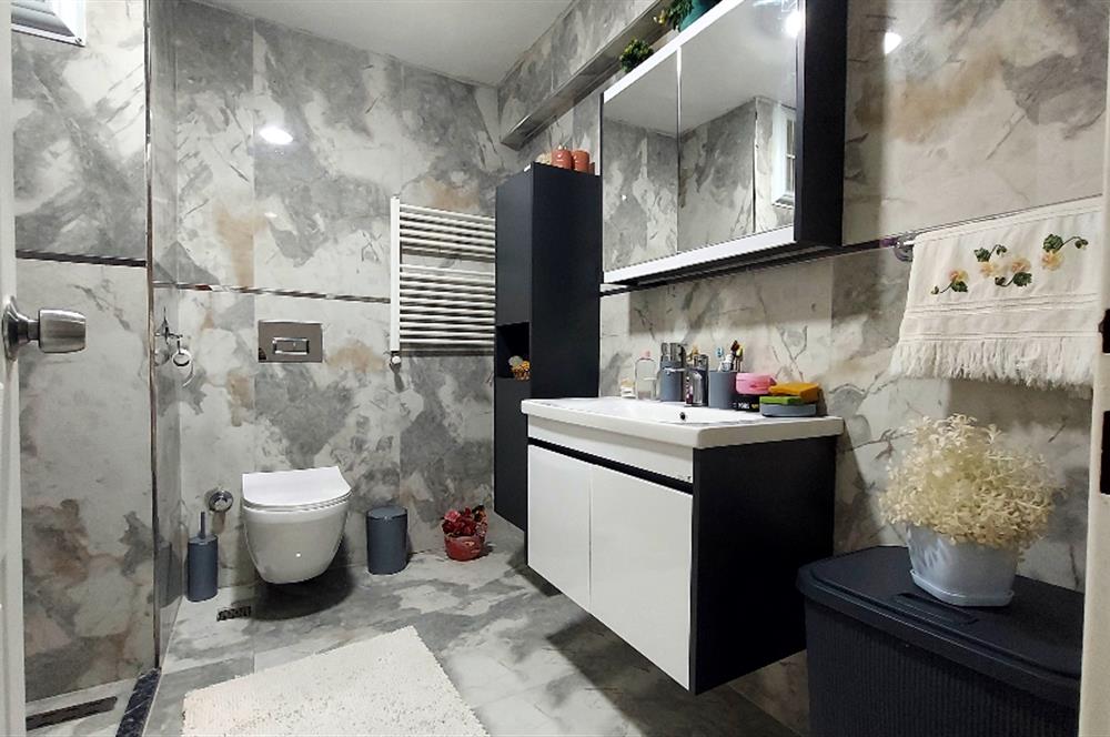 Taşdelen Merkez Sitede Ebeveyn Banyolu Yapılı 3+1 Satılık Daire