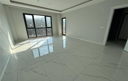 BAŞİSKELE'DE HAVUZLU SİTEDE SATILIK 3+1 DUBLEKS SIFIR DAİRE