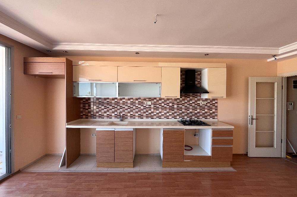 Kuşadası Limana Yürüme Mesafesinde Deniz Manzaralı 3+1 Satılık Daire