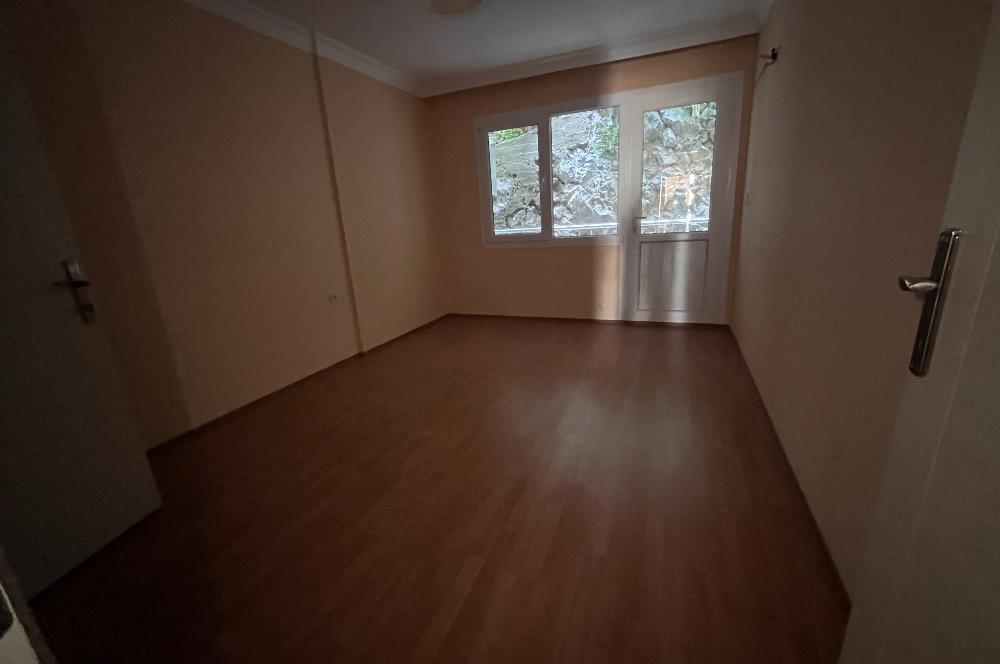 Kuşadası Limana Yürüme Mesafesinde Deniz Manzaralı 3+1 Satılık Daire