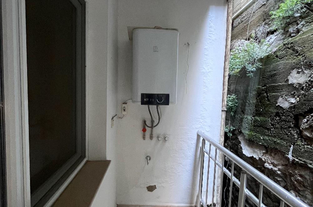 Kuşadası Limana Yürüme Mesafesinde Deniz Manzaralı 3+1 Satılık Daire