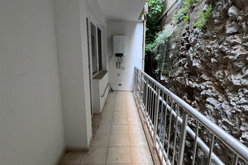 Kuşadası Limana Yürüme Mesafesinde Deniz Manzaralı 3+1 Satılık Daire
