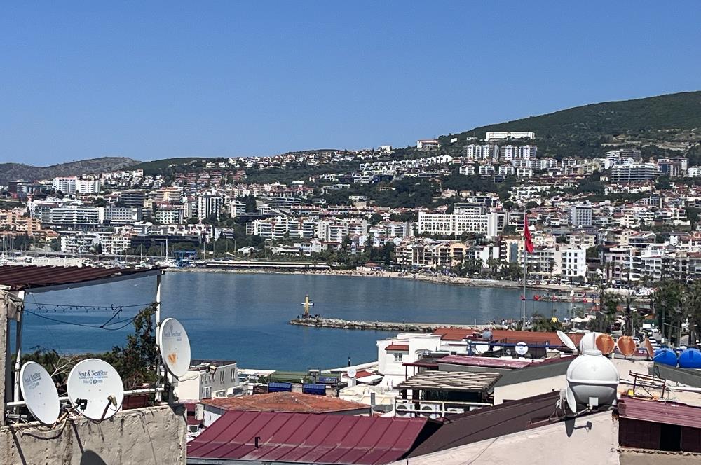 Kuşadası Limana Yürüme Mesafesinde Deniz Manzaralı 3+1 Satılık Daire