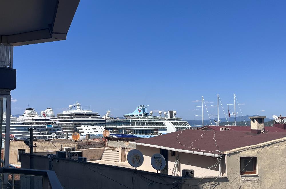 Kuşadası Limana Yürüme Mesafesinde Deniz Manzaralı 3+1 Satılık Daire