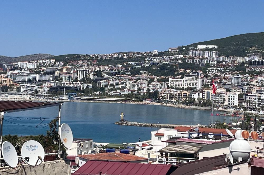 Kuşadası Limana Yürüme Mesafesinde Deniz Manzaralı 3+1 Satılık Daire