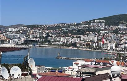 Kuşadası Limana Yürüme Mesafesinde Deniz Manzaralı 3+1 Satılık Daire